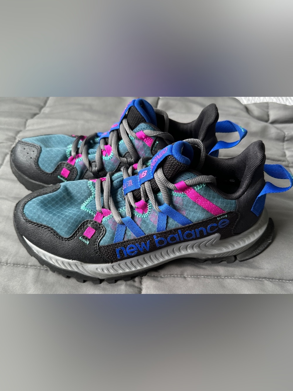 New Balance Shando Women's Trail Shoes Approx Size 7.5 Blue Pink WTSHALB